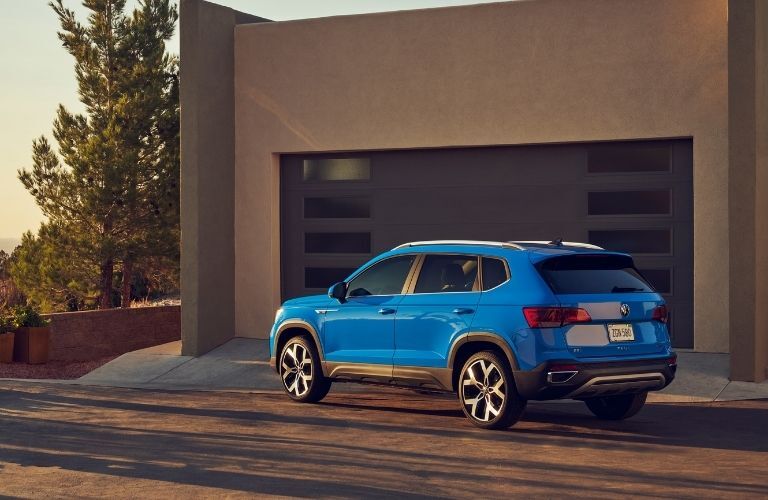 2022 Volkswagen Taos rear quarter view
