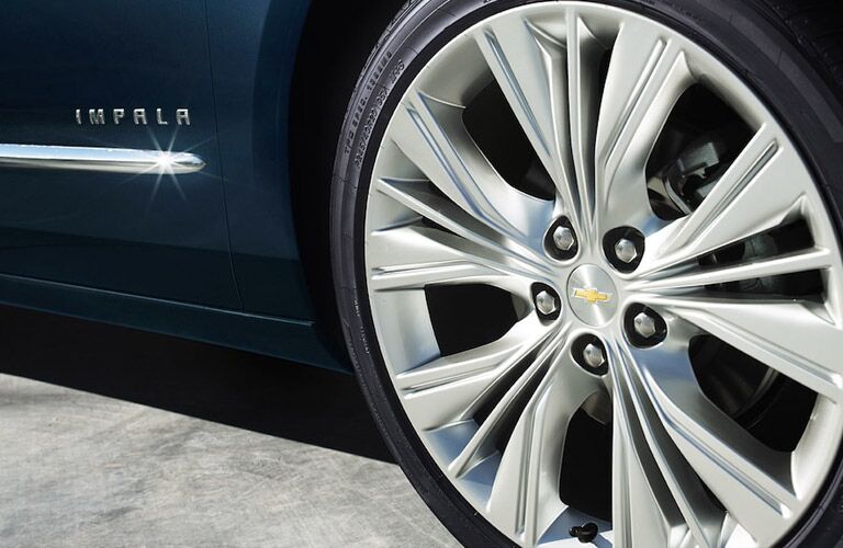 Detail of the 2018 Chevrolet Impala's wheel