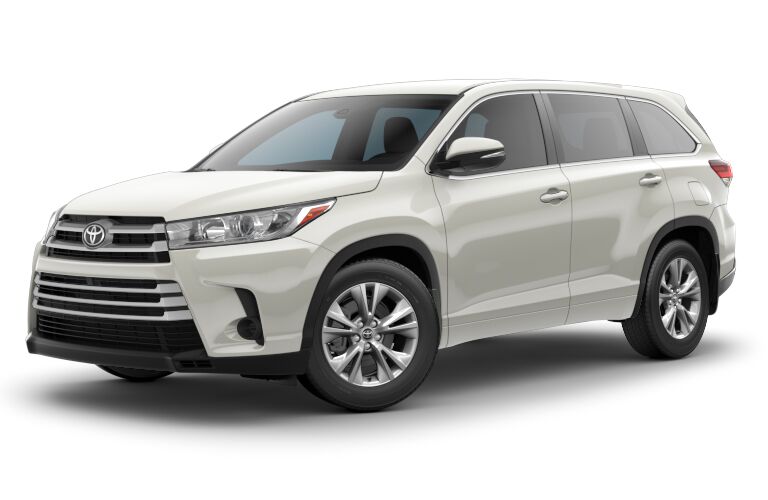 2019 Toyota Highlander LE from the front