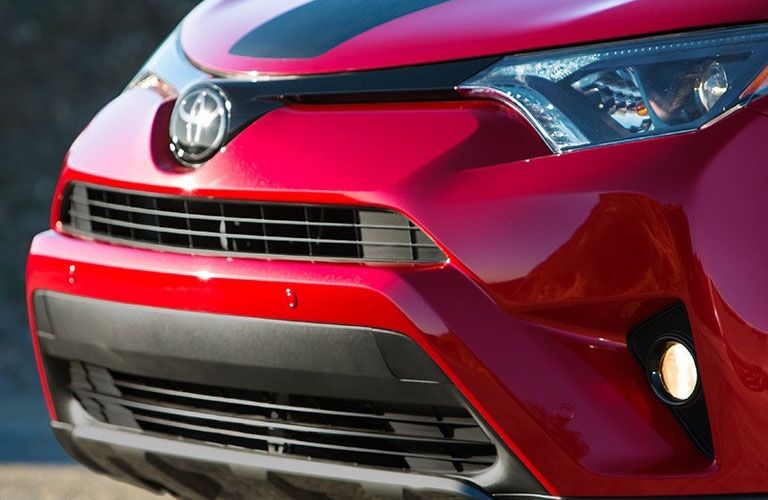 View of the grill on the 2018 Toyota RAV4 Adventure trim
