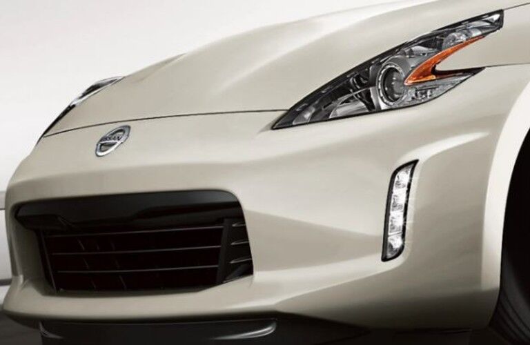 front of white nissan 370z coupe