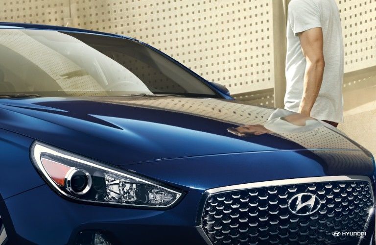 grille of the Hyundai Elantra GT