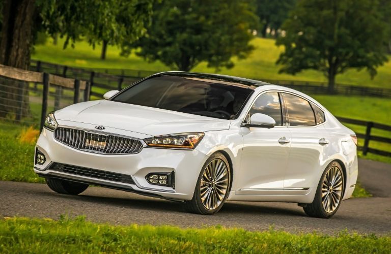 Exterior view of a white 2019 Kia Cadenza