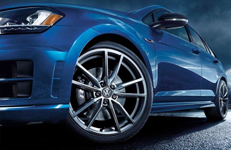 Close up of the 2018 Volkswagen Golf R at night