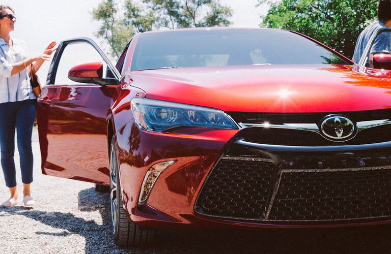 2016 toyota camry hybrid exterior red