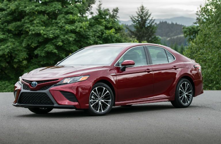 2018 Toyota Camry Hybrid Exterior Driver Side Front Angle