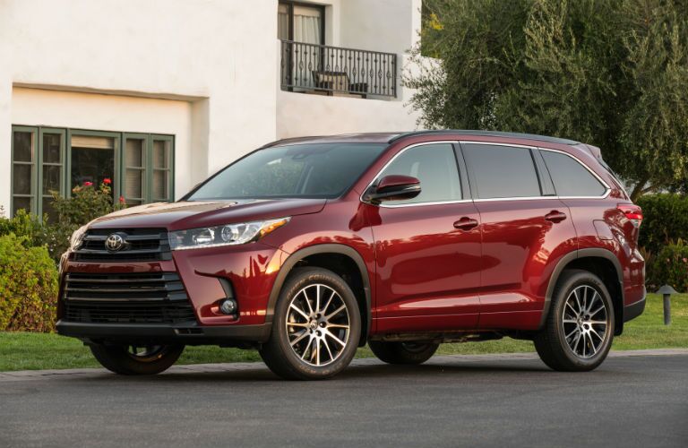 2018 Toyota Highlander Exterior Driver Side Front Angle