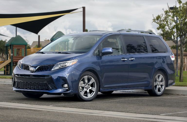 2018 Toyota Sienna Exterior Driver Side Front Angle