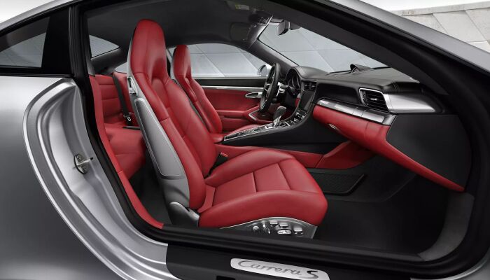 The comfortable interior of the 2019 Porsche 911 Carrera