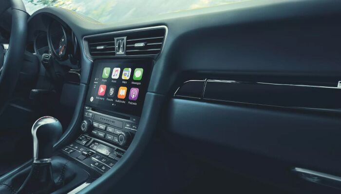 The 2019 Porsche 911 Carrera comes with modern technology features