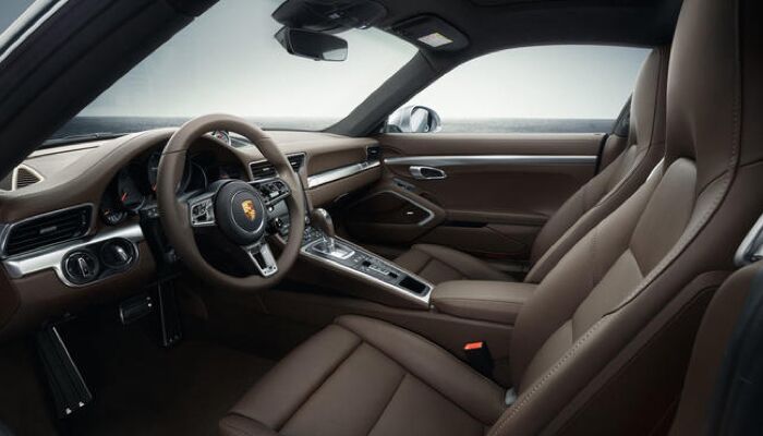 The luxurious interio of the 2019 Porsche 911 Turbo