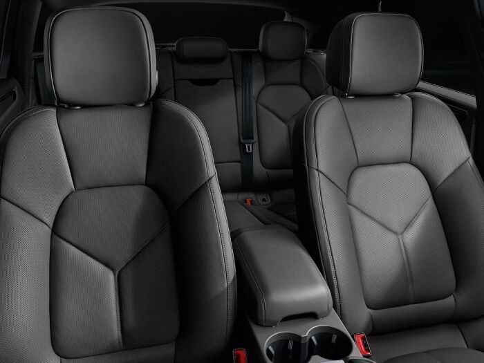 The spacious interior of the 2019 Porsche Macan