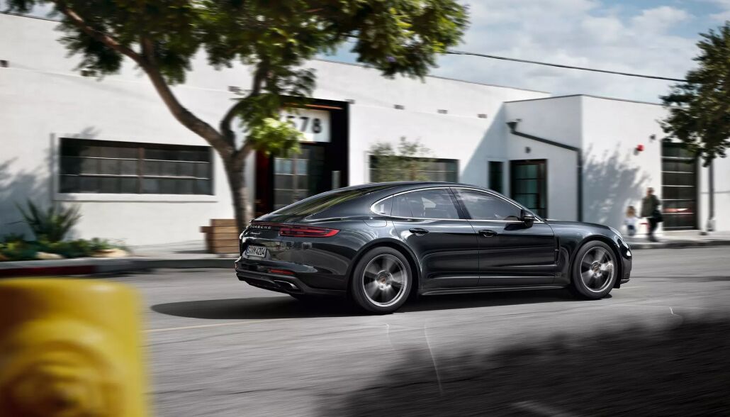 Stay safe inside the 2019 Porsche Panamera