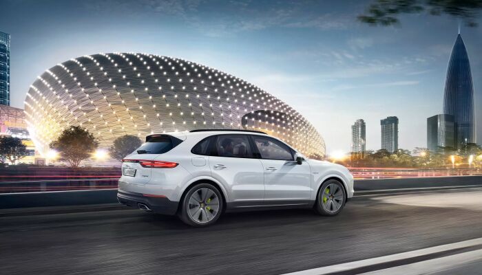 Loeber Porsche has a large inventory of new Porsche vehicle in Lincolnwood, IL