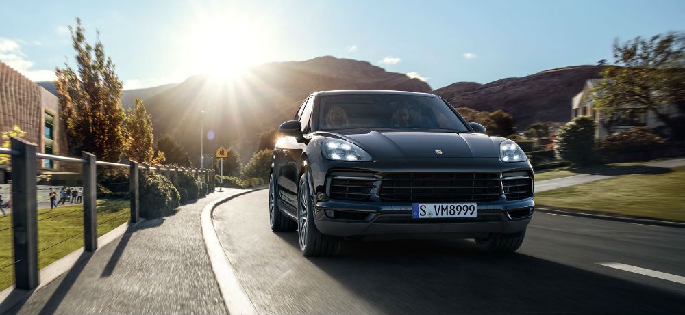 2019 Porsche Cayenne Vs Range Rover Sport Skokie Il Loeber Motors 2019 Porsche Cayenne Or Range Rover Sport Which Is The Best For Residents Of Skokie Il