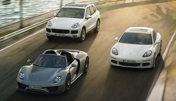 Loeber Motors Porsche offers many vehicle specials to drivers in Northfield, IL