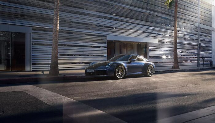 The Porsche Connect App is available in the Porsche 911