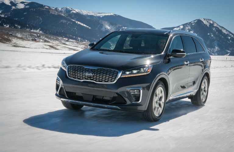 A front end photo of the 2020 Kia Sorento driving on snow.