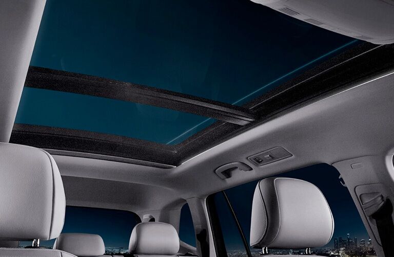 2018 Volkswagen Tiguan overhead moonroof