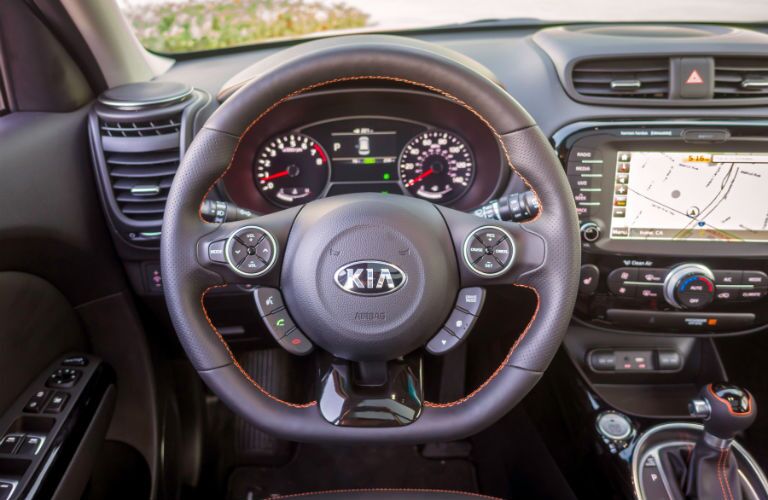 A photo of the driver's cockpit in the 2019 Kia Soul.
