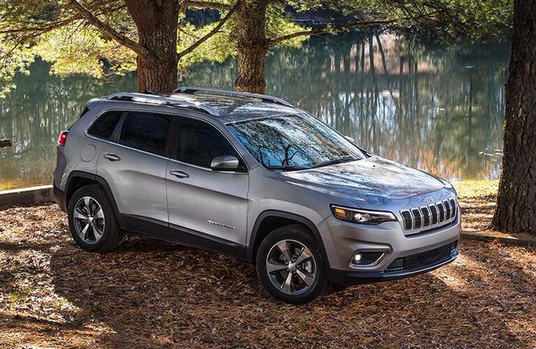 Profile view of silver 2019 Jeep Cherokee