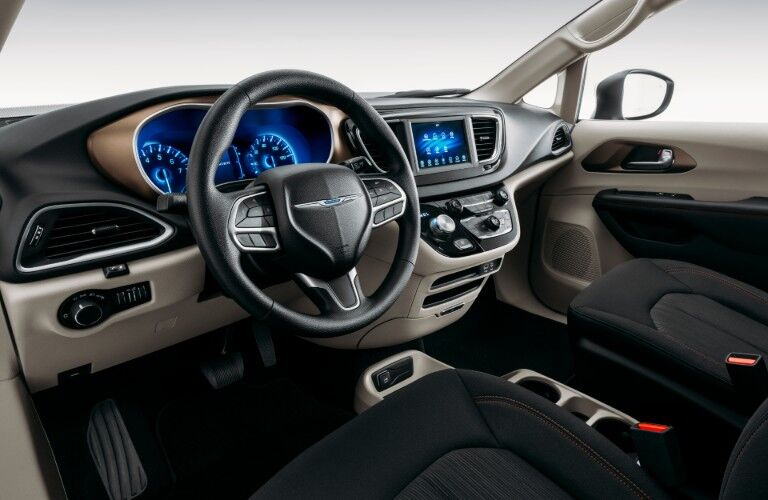 Steering wheel and touchscreen of 2020 Chrysler Voyager