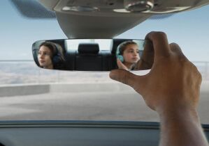 Frameless, auto-dimming rearview mirror