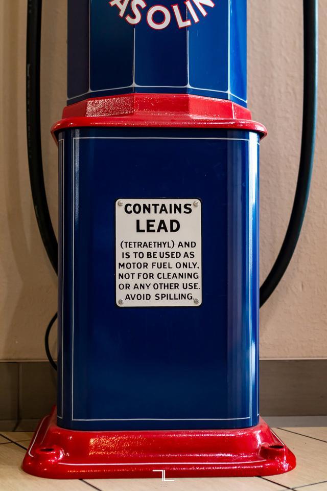 1920 J.G. Doty Standard Gasoline 10 Gallon Visible Gas Pump Red Deer AB