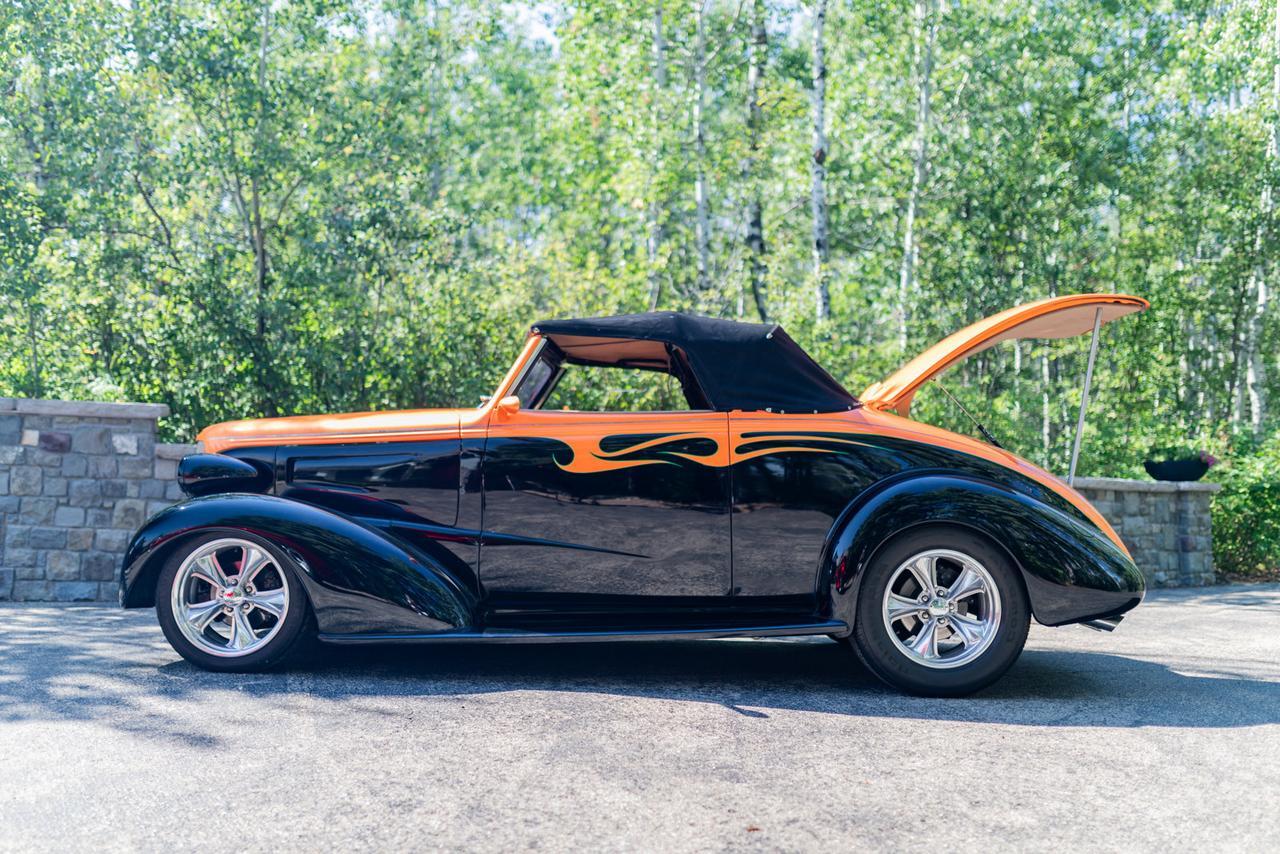 1937 Chevrolet Custom Cabriolet Red Deer AB