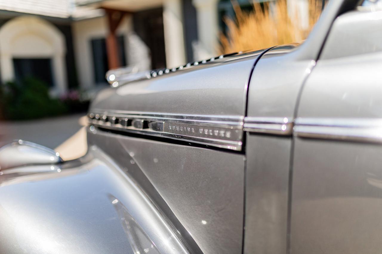 1940 Chevrolet Special Deluxe Cabriolet Custom Red Deer AB