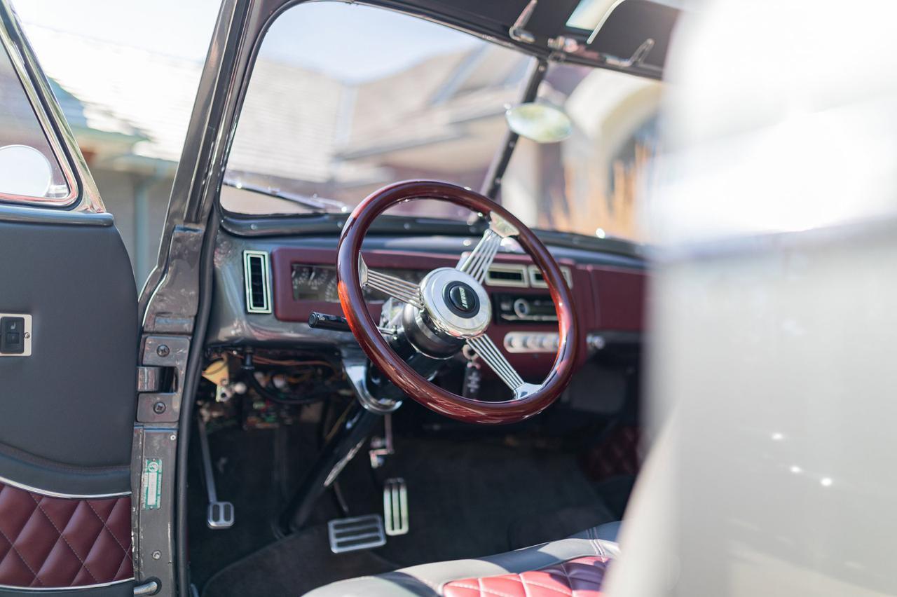1940 Chevrolet Special Deluxe Cabriolet Custom Red Deer AB