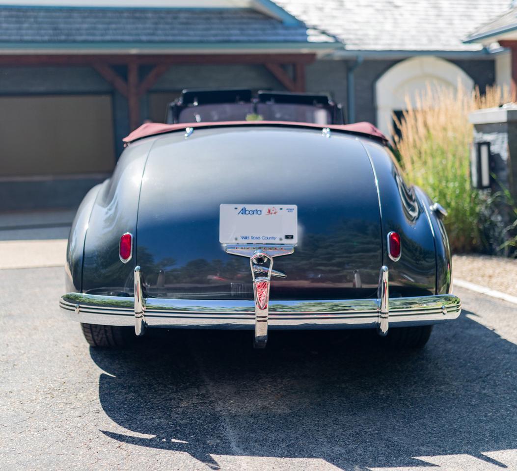 1940 Chevrolet Special Deluxe Cabriolet Custom Red Deer AB