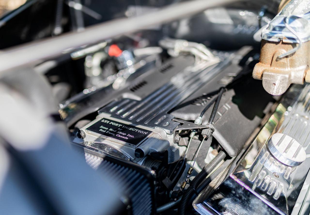 1940 Chevrolet Special Deluxe Cabriolet Custom Red Deer AB