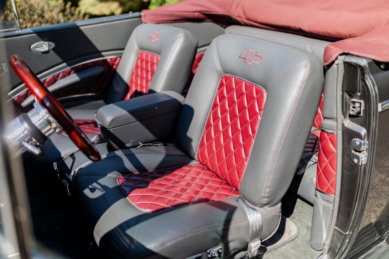 1940 Chevrolet Special Deluxe Cabriolet Custom Red Deer AB