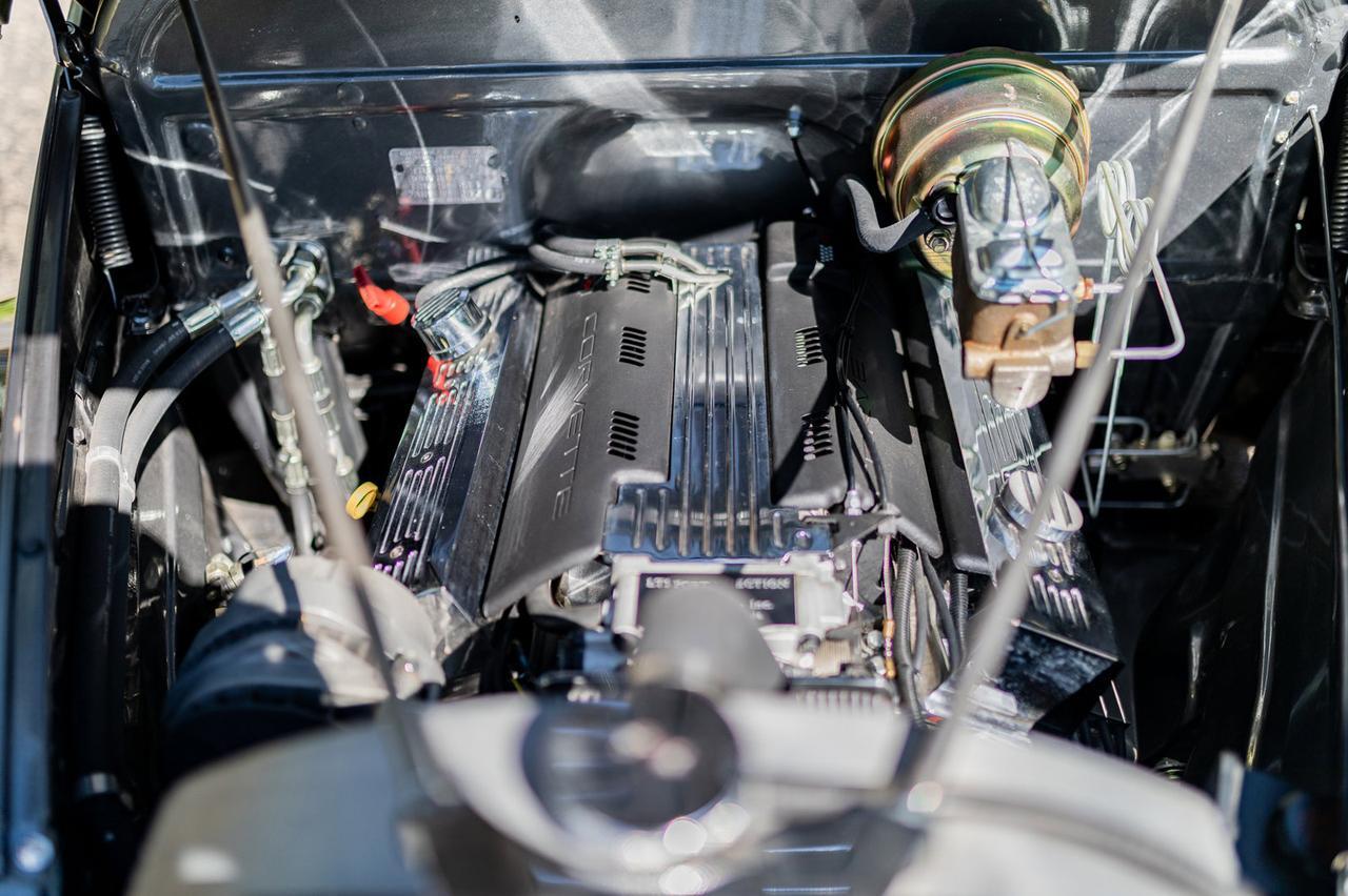 1940 Chevrolet Special Deluxe Cabriolet Custom Red Deer AB