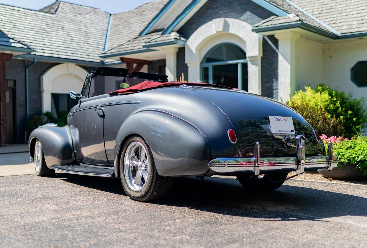 1940 Chevrolet Special Deluxe Cabriolet Custom Red Deer AB