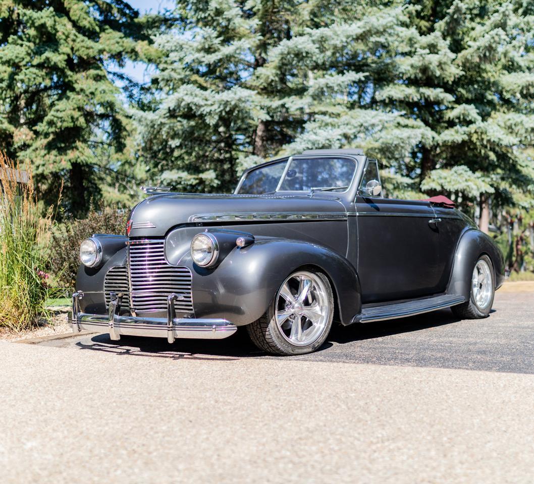 1940 Chevrolet Special Deluxe Cabriolet Custom Red Deer AB
