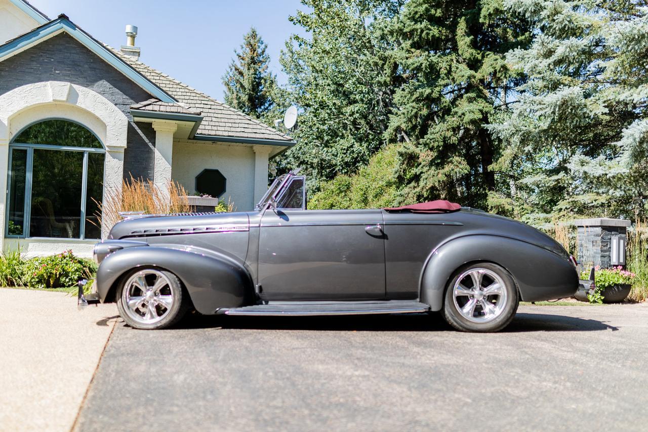 1940 Chevrolet Special Deluxe Cabriolet Custom Red Deer AB