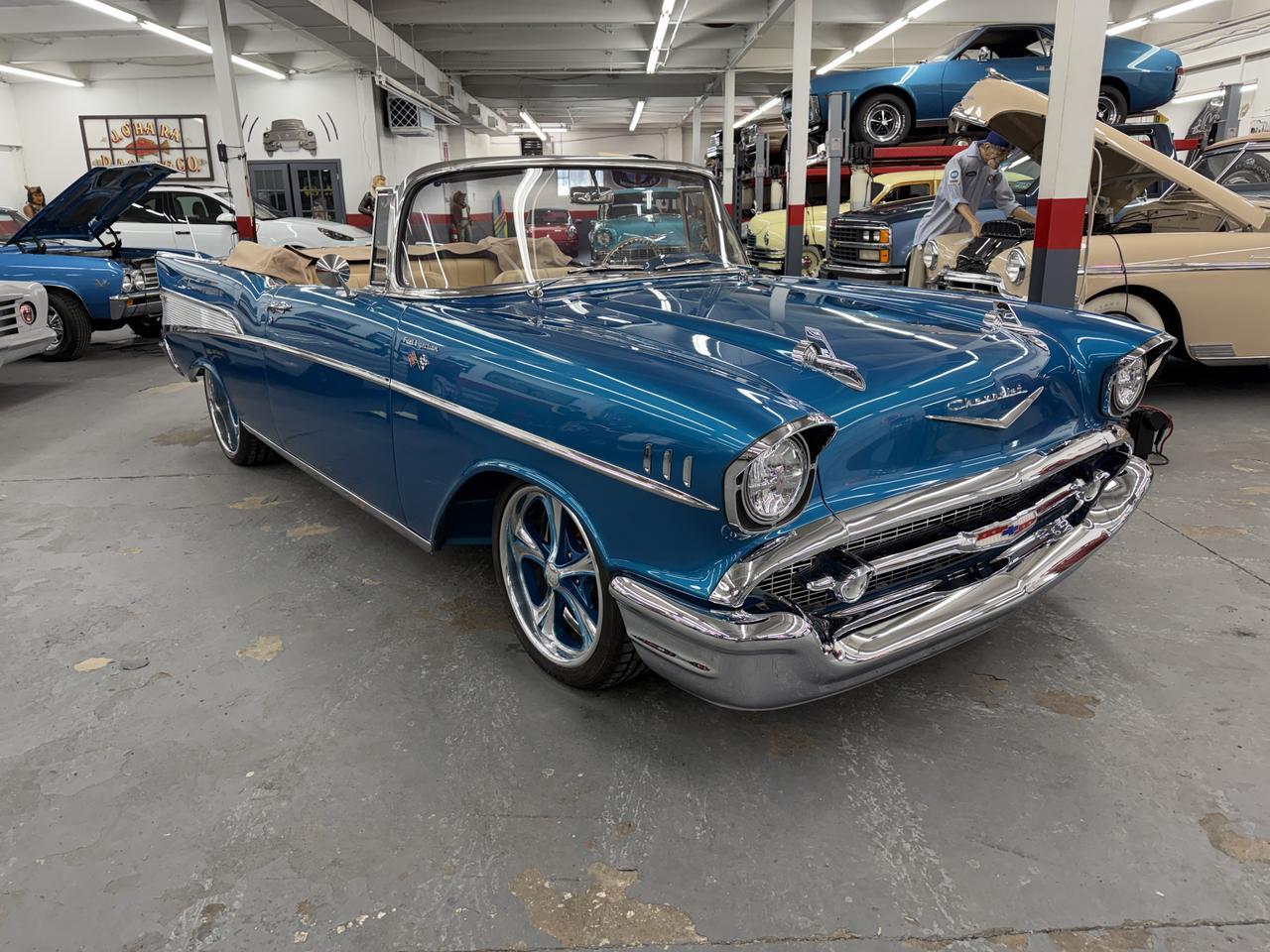 1957 CHEVROLET BEL AIR RESTOMOD