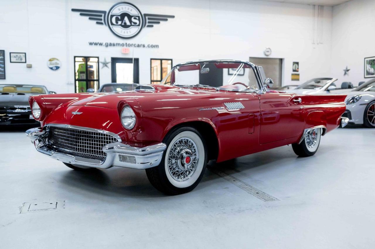 1957 Ford Thunderbird