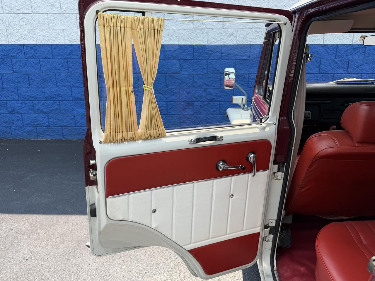 1976 MITSUBISHI JEEP J30 Connellsville PA