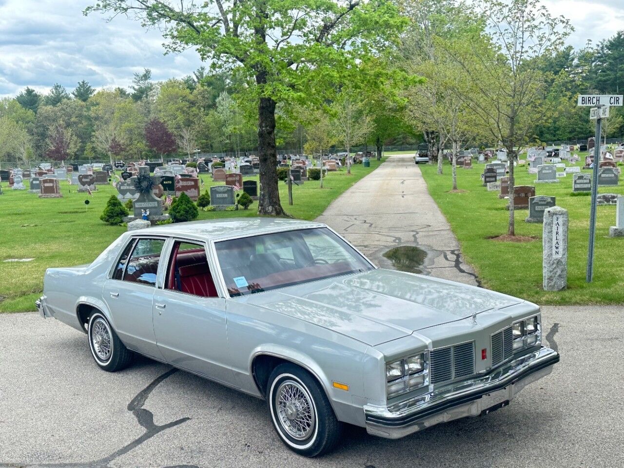 1977 Oldsmobile DELTA 88 SEDAN