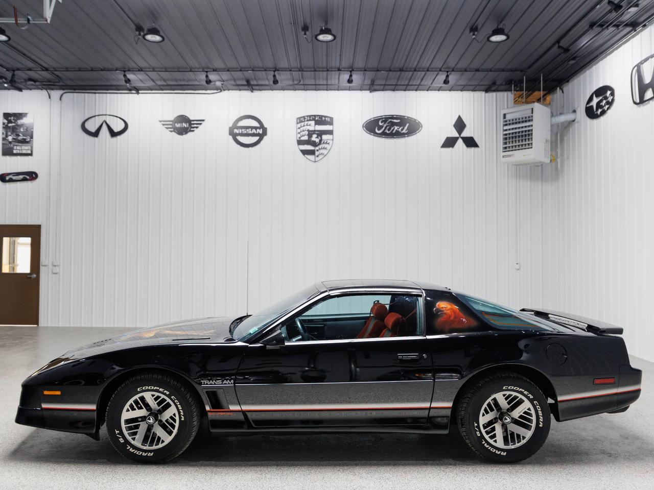 1985 Pontiac Firebird TRANS AM photo 3