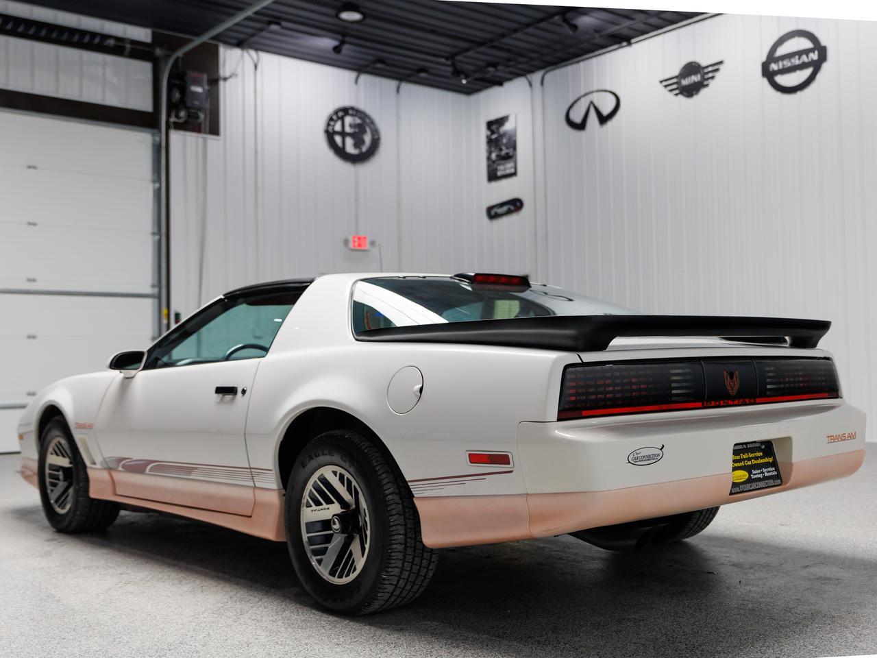 1986 Pontiac Firebird TRANS AM photo 4
