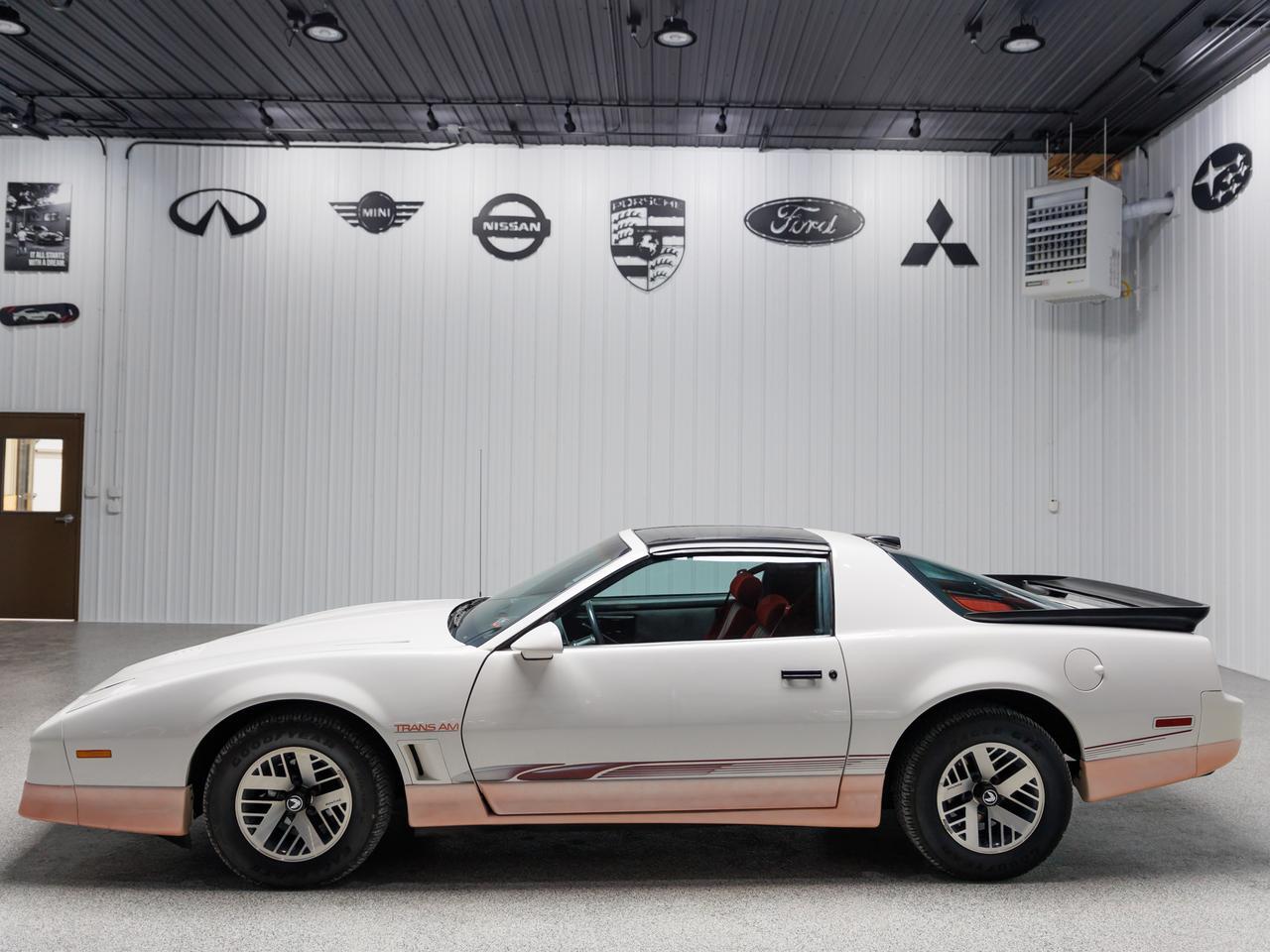 1986 Pontiac Firebird TRANS AM photo 3