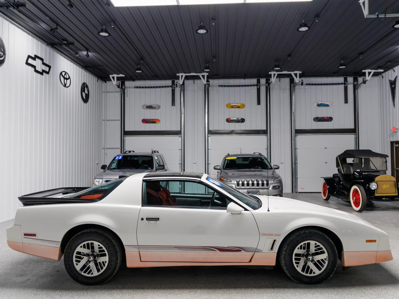 1986 Pontiac Firebird TRANS AM photo 7