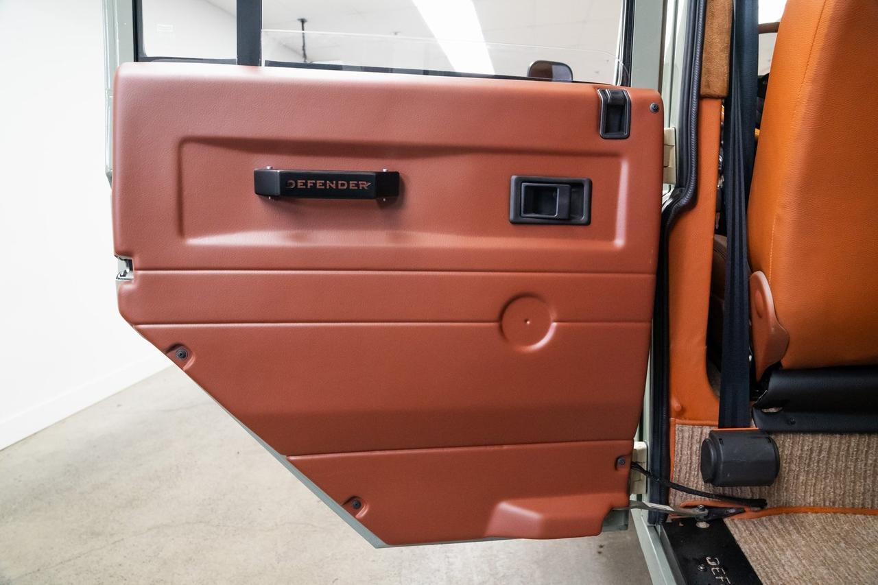 1987 Land Rover Defender 110 5-Speed Manual Heated Seats 3rd Row Seating Portland OR