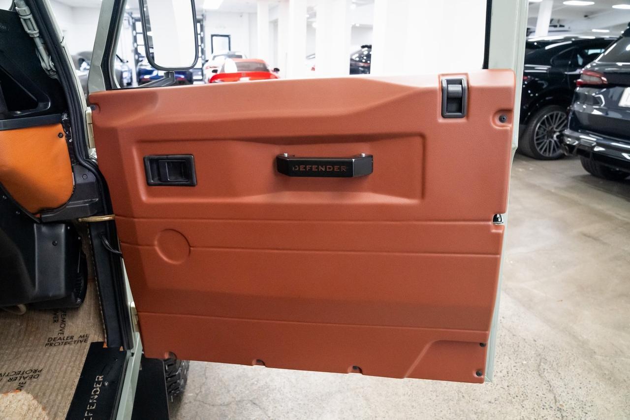 1987 Land Rover Defender 110 5-Speed Manual Heated Seats 3rd Row Seating Portland OR