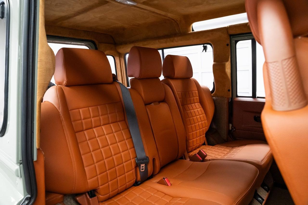 1987 Land Rover Defender 110 5-Speed Manual Heated Seats 3rd Row Seating Portland OR