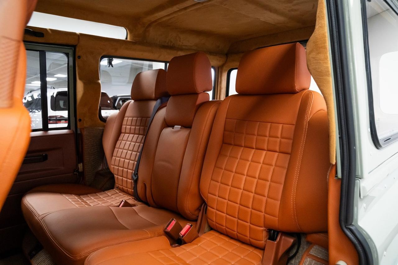 1987 Land Rover Defender 110 5-Speed Manual Heated Seats 3rd Row Seating Portland OR